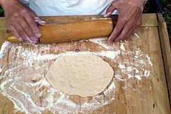 Flammkuchen pr�paration im Ferienhaus Elsass Oberbronn